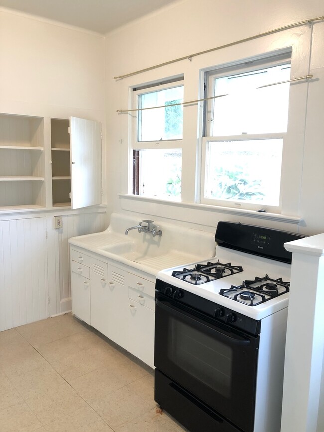 Foto del edificio - Charming Studio w/ Full Kitchen in Kaimuki!