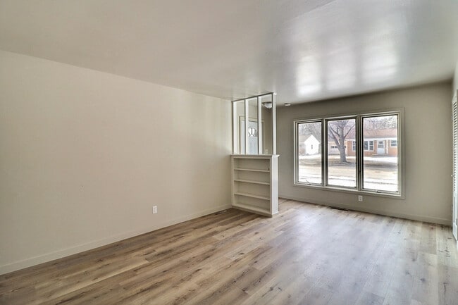 Building Photo - 803 Gross Ave