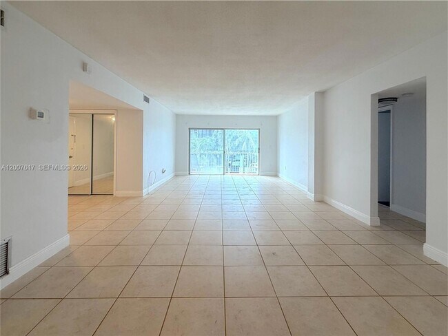 Foto del edificio - 1075 92nd St