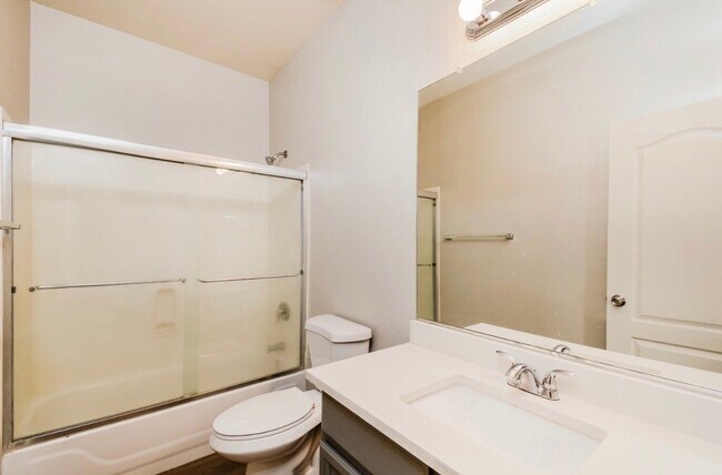 Foto del edificio - 8704 N 58th Dr