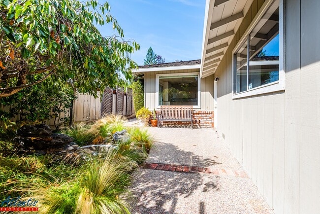 Building Photo - Charming Atherton Home | Desirable Locatio...