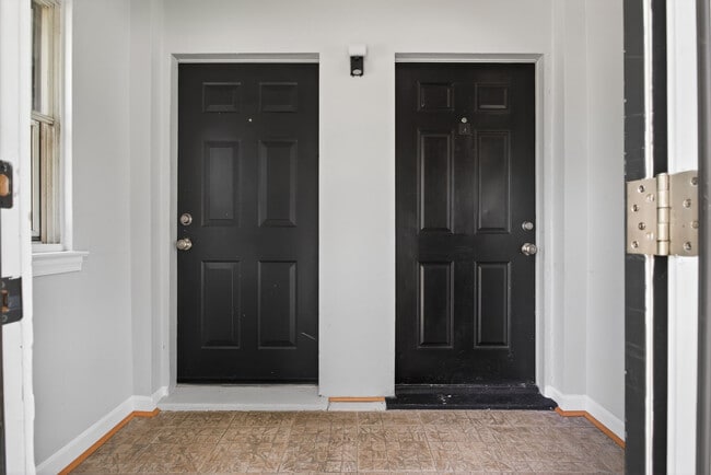 Building Photo - 404 Roselynn Ln