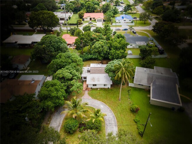 Foto del edificio - 28 NE 164th St