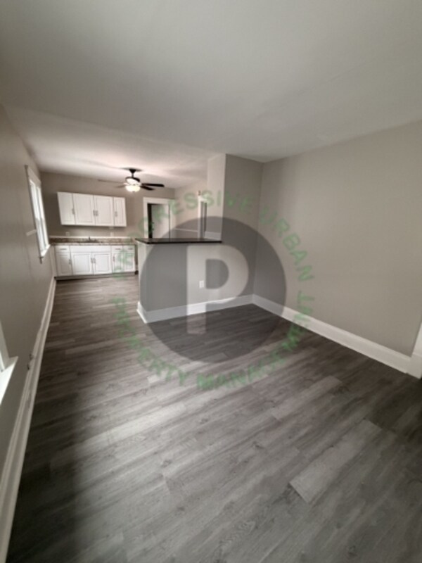 Foto del edificio - 15619 School Ave
