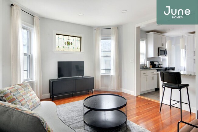 Building Photo - ROOM ONLY in 4-bed/2.0-bath Home