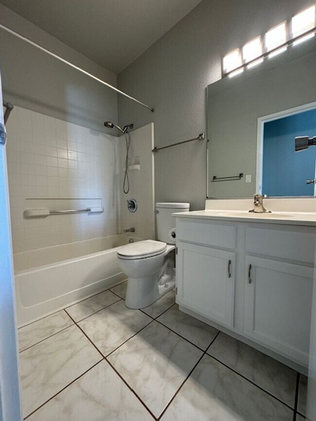 Building Photo - For Rent - 95-1031 Kahele St.
