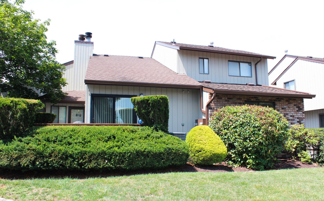 Primary Photo - 250 Ridgedale Ave