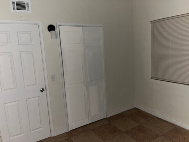 Habitación 2 - 2103 Golfview Ct