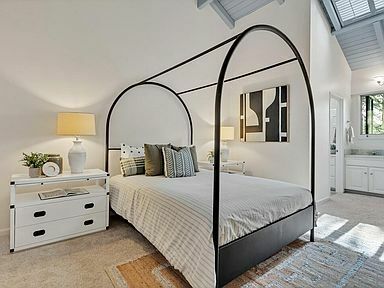 Foto del edificio - 8696 Villa La Jolla Dr