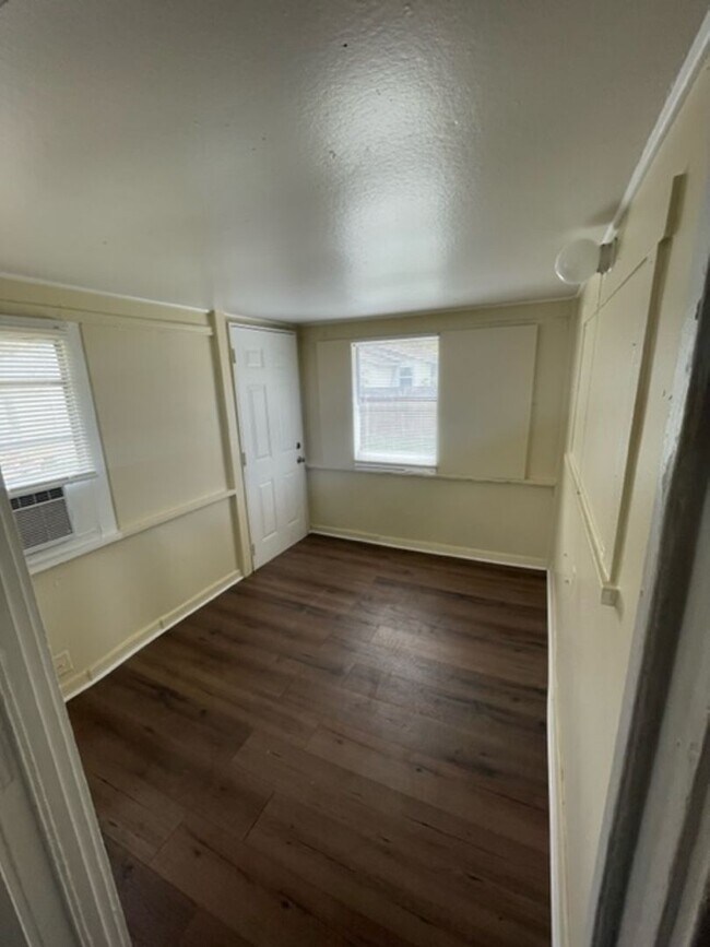 Building Photo - 2 bedroom one bath home