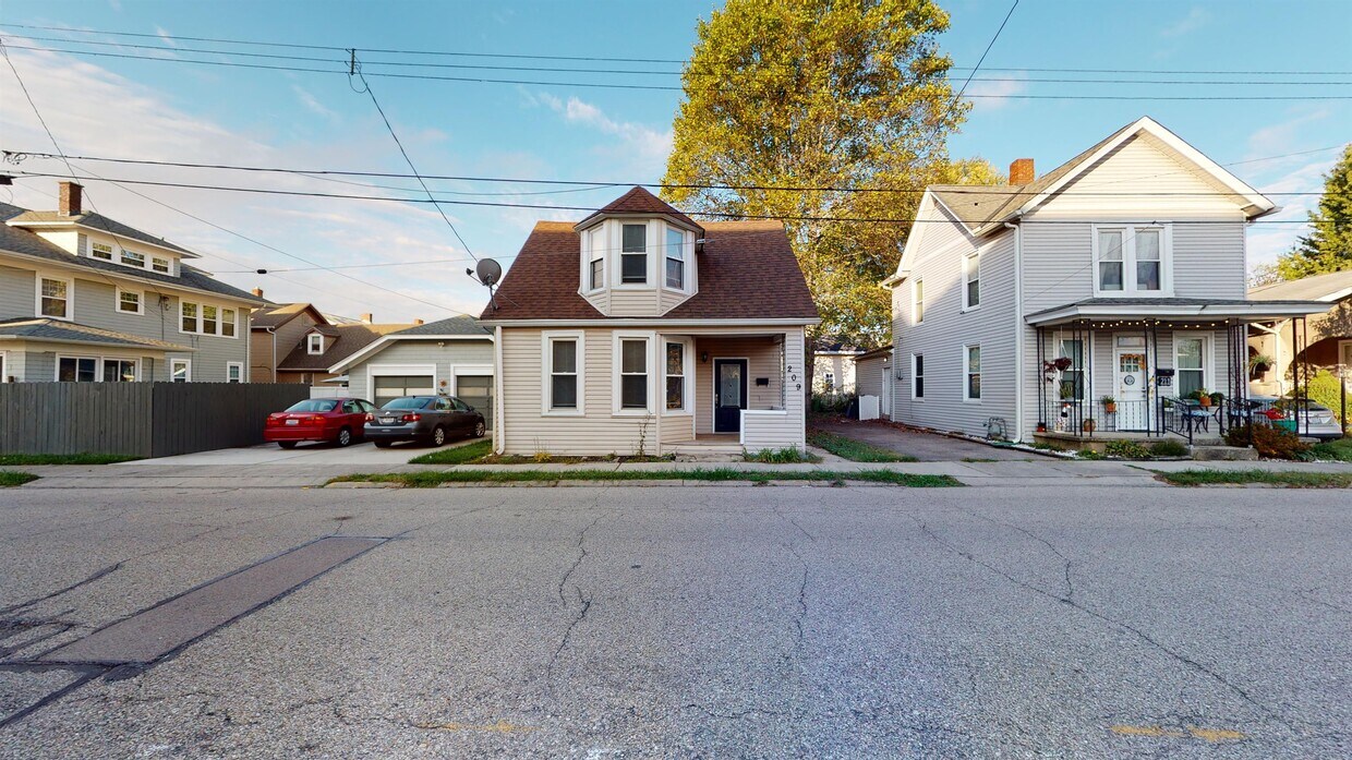 Foto principal - 209 N Sycamore St
