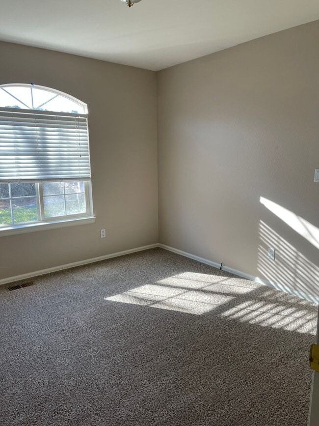 Building Photo - 66 Wild Rose Dr