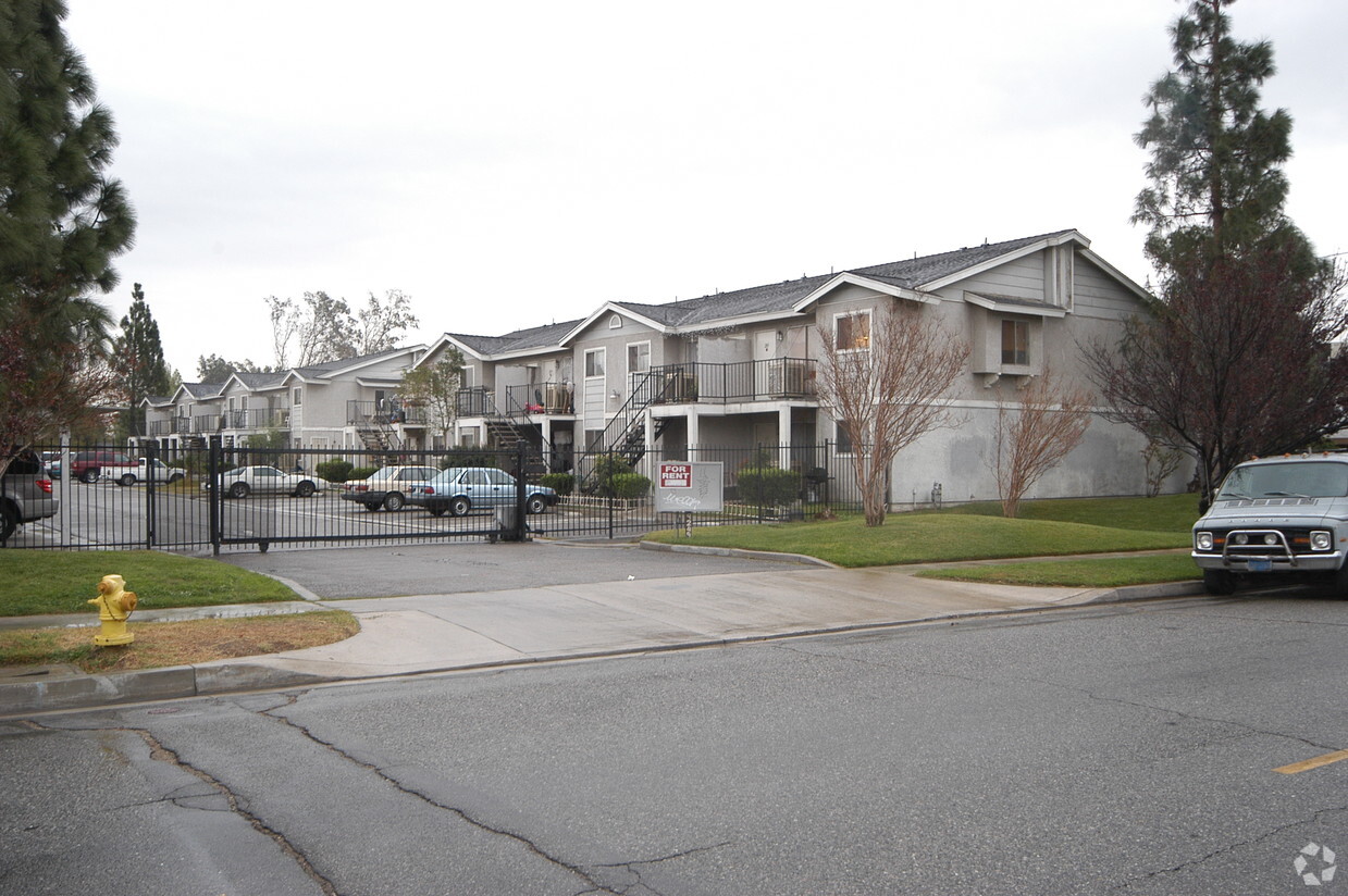 Foto del edificio - Cypress Apartments