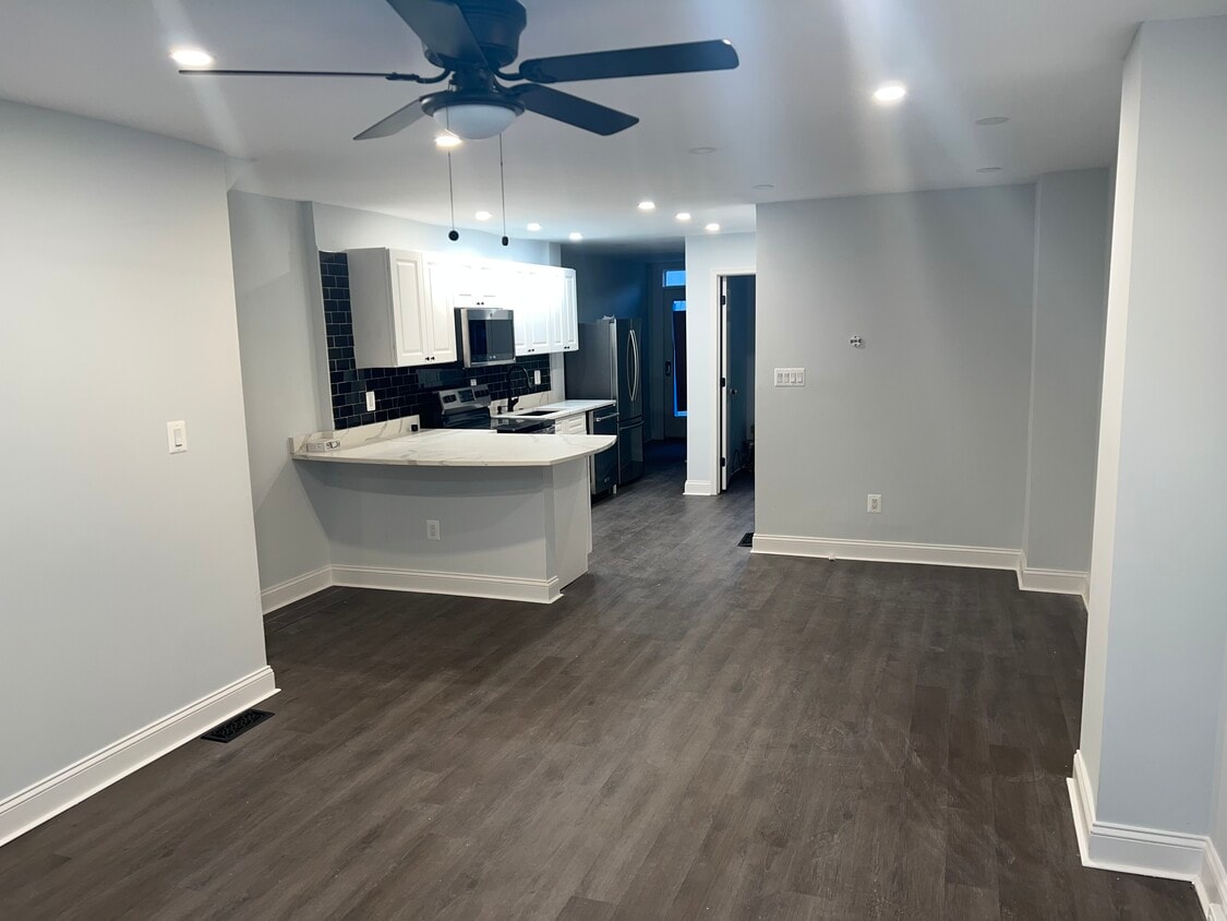 Kitchen - 1266 Riverside Ave