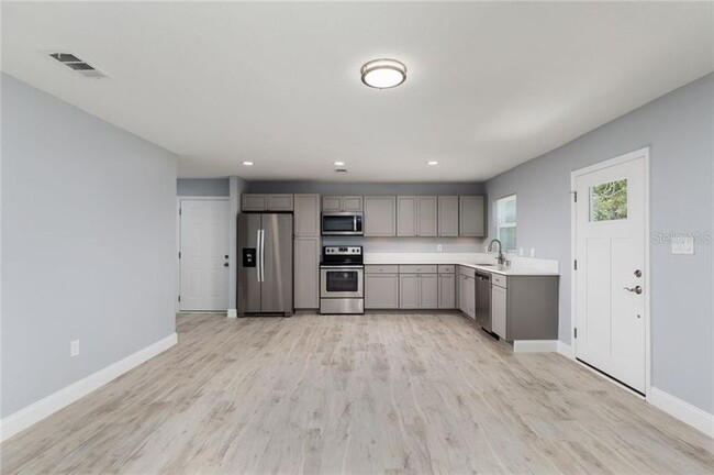 Foto del edificio - 211 N Bradford Ave