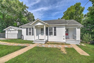 Building Photo - 1050 Delawana St