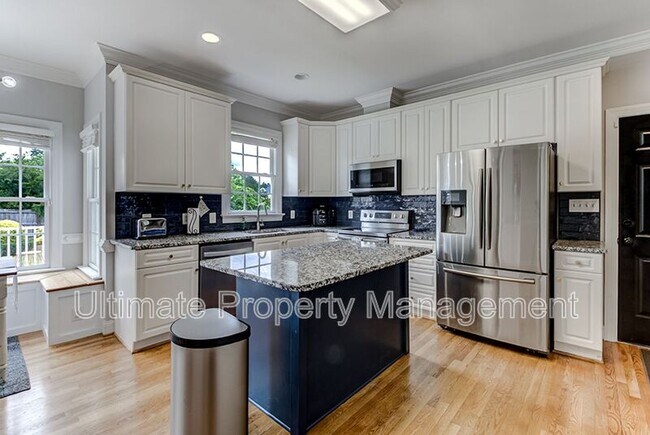 Building Photo - 7022 Cayman Ct