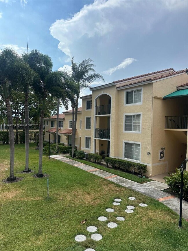 Foto del edificio - 1721 Village Blvd