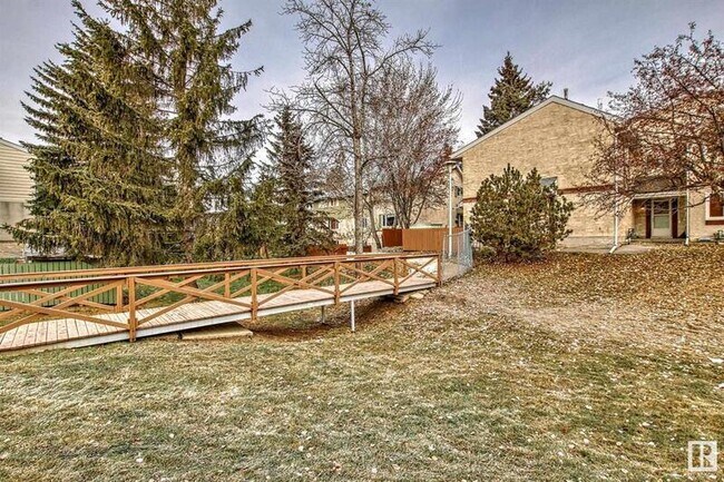 Photo du bâtiment - 4 C Callingwood Ct NW