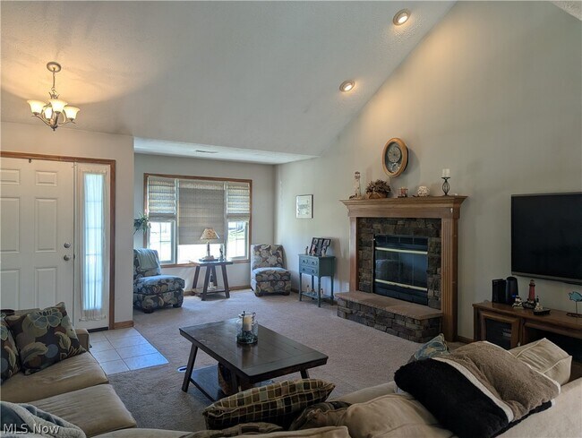 Building Photo - 15070 Woodsong Dr