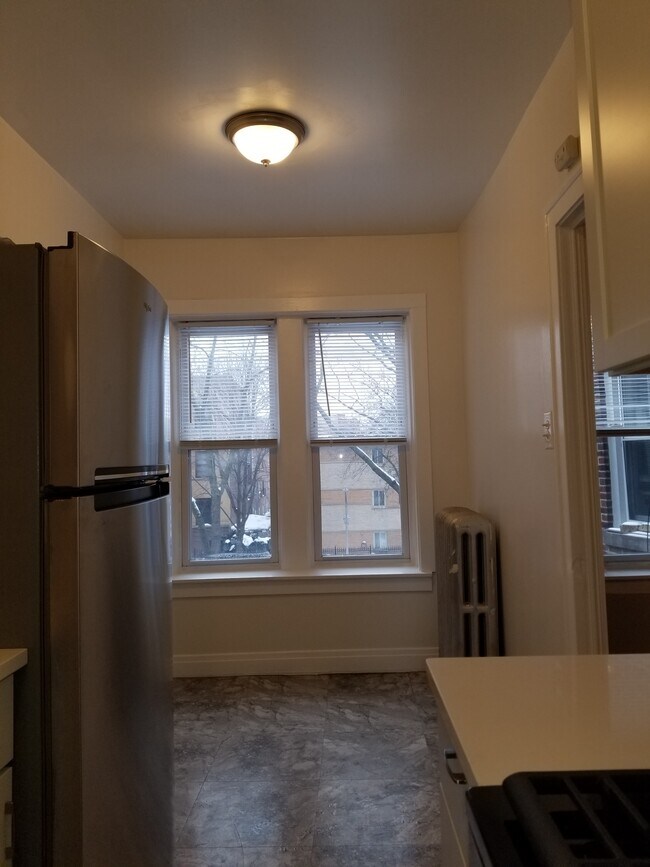 Foto del edificio - 5051 N Glenwood Ave