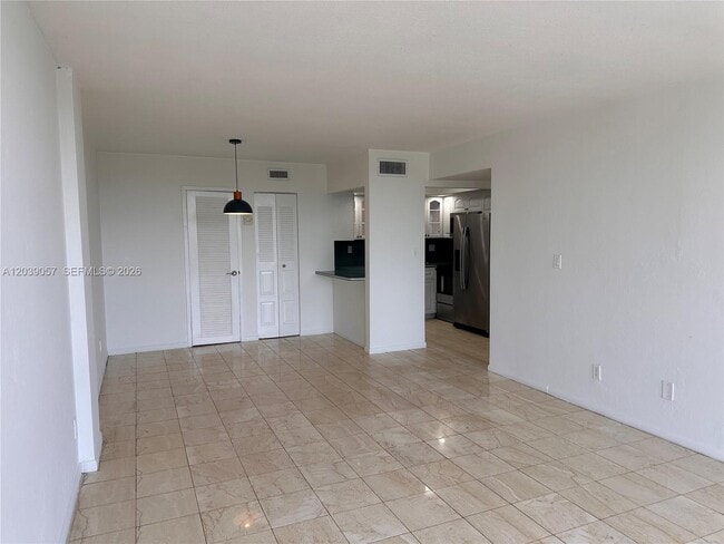 Building Photo - 2715 Tigertail Ave