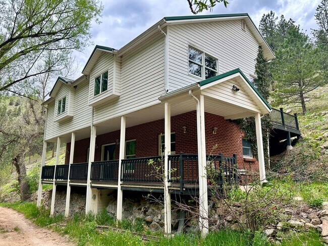 Building Photo - Beautiful 4Bd/4Ba Home in Fourmile Canyon