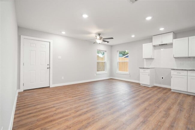 Building Photo - 8157 Homewood Ln