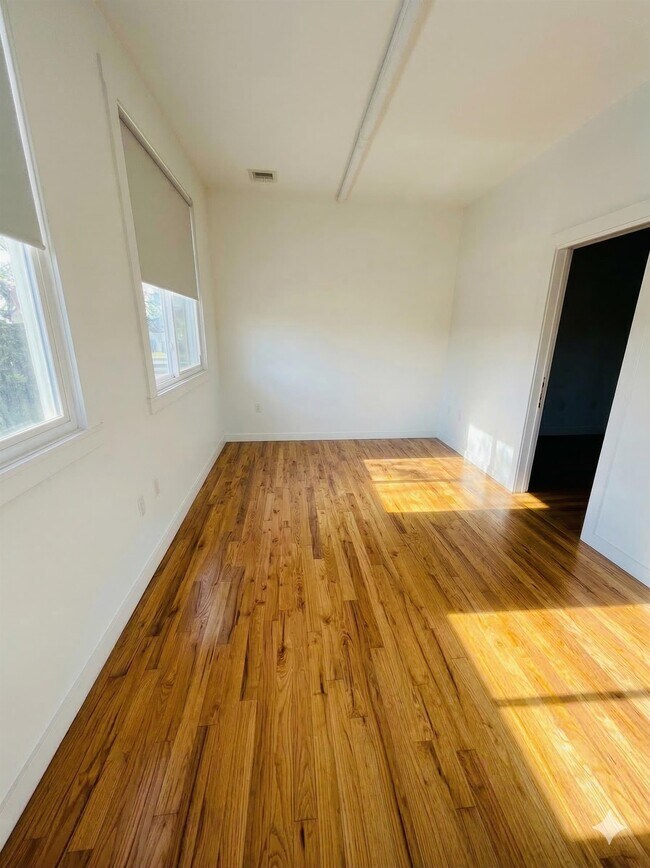 Building Photo - 148 71st St