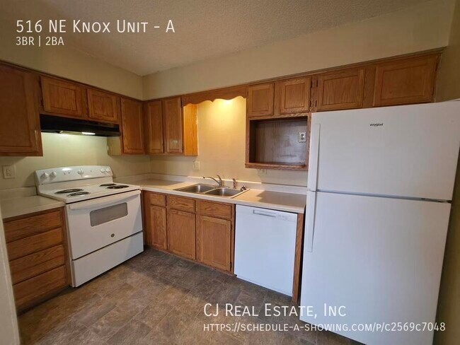 Building Photo - 516 NE Knox