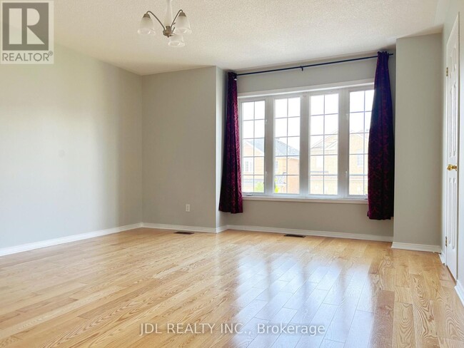 Building Photo - 15 Maffey Crescent