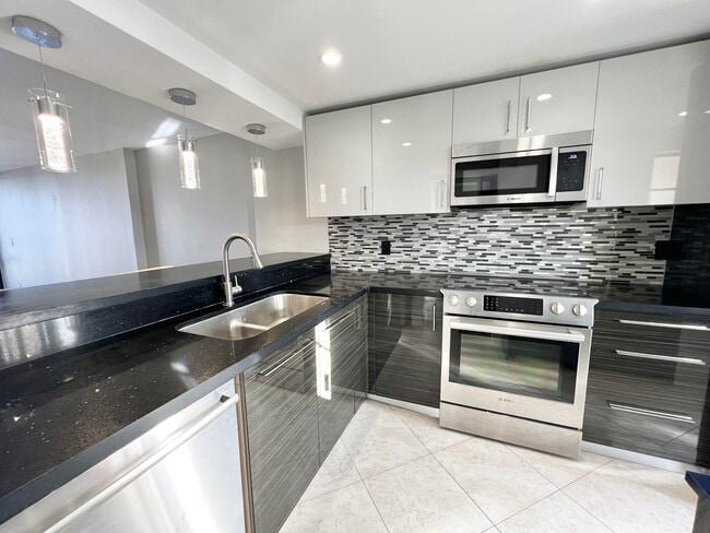 Foto del edificio - 17 Royal Palm Way