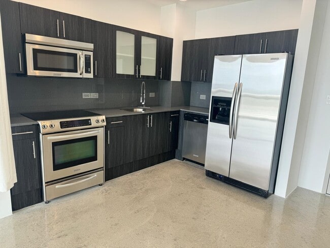 Building Photo - Cynergi Lofts at Wynwood