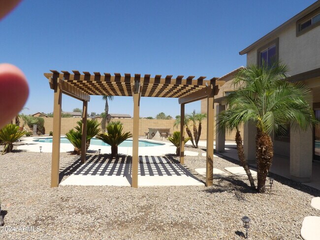 Foto del edificio - 5449 W Glass Ln