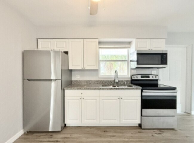 Foto del edificio - 4091 58th Ave N