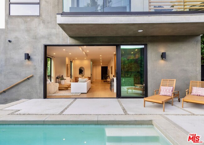 Foto del edificio - 9064 Harland Ave