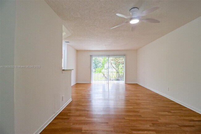 Foto del edificio - 3453 NW 44th St