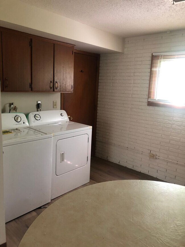 Foto del edificio - 1303-1305 Tracy Ln