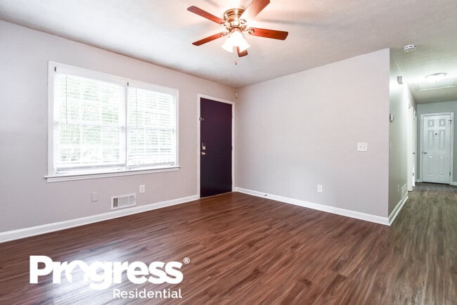 Building Photo - 900 Orris Ln