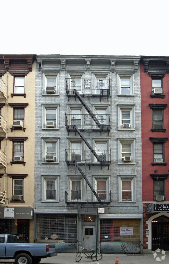 Fotografía del edificio - 127 E 7th St