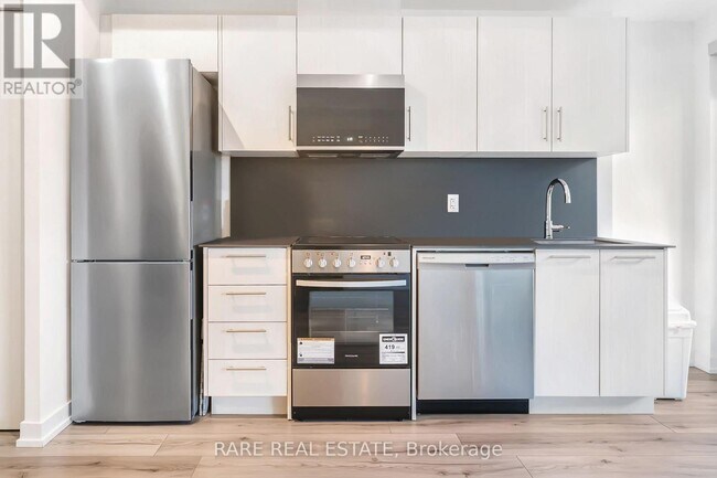 Photo du bâtiment - 871 Sheppard Ave W