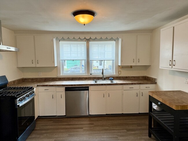 Building Photo - 156 Exchange St