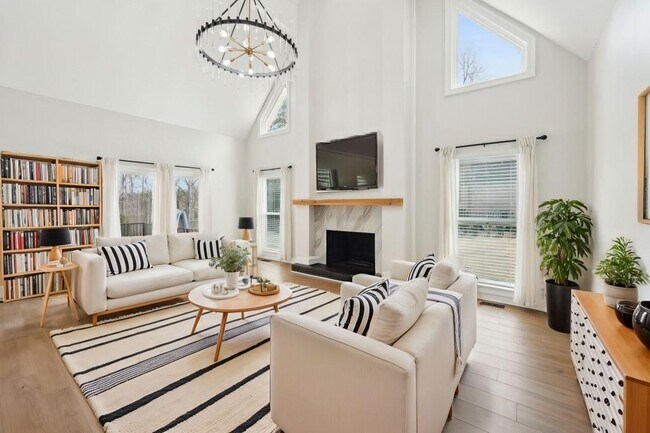 Building Photo - 1600 Spring Arbor Ct