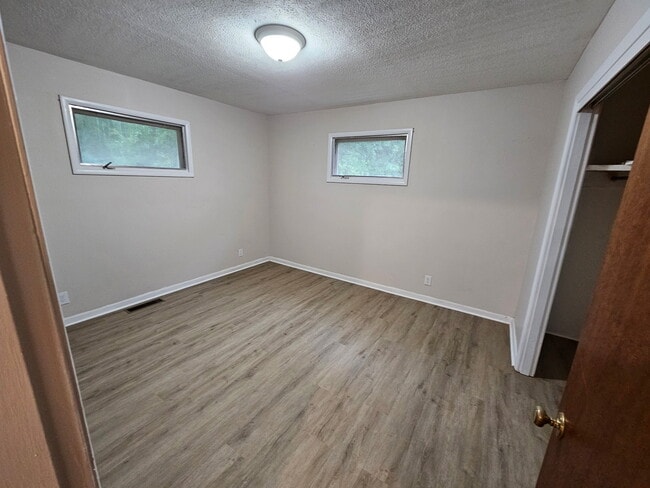 Building Photo - 729 Maxanna Dr