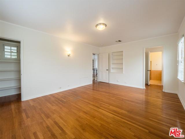Building Photo - 223 S Roxbury Dr
