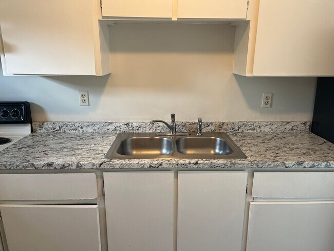Foto del edificio - 2 Bed, 1 Bath Apartment