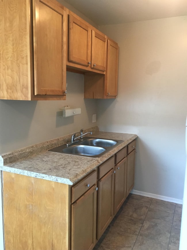 110 Koehler Ave Unit 11004, Reading, OH 45215 Room for Rent in