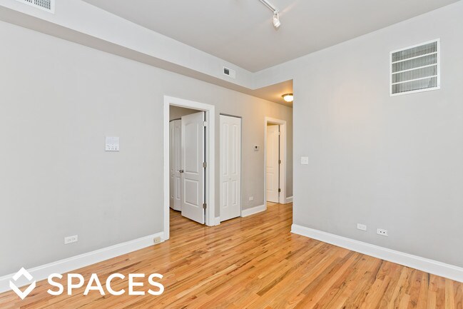 Foto del edificio - 2439 W Hirsch St