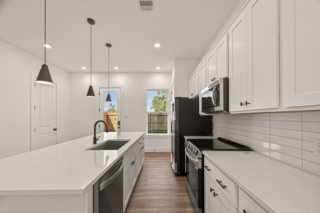 Building Photo - 2710 Bostic St