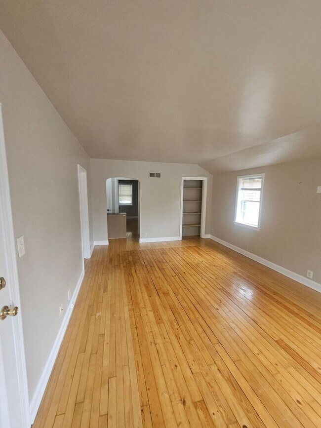 Building Photo - 7135-7137-7137 W Bluemound Rd